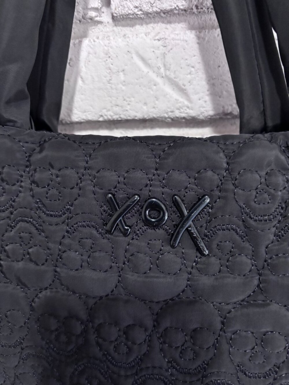 Betsey Johnson Black Quilted Skull Print Zip Tote Shoulder Bag, Trolly Sleeve - Picture 7 of 14